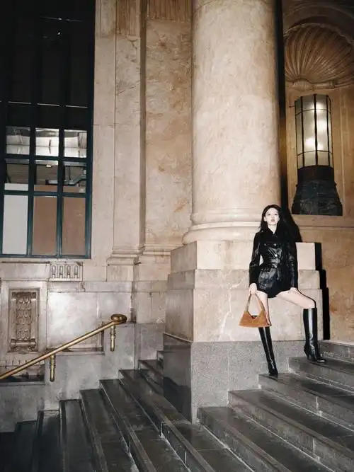 孙怡长筒靴写真大赏,离婚后的她衣服布料是越来越节省了