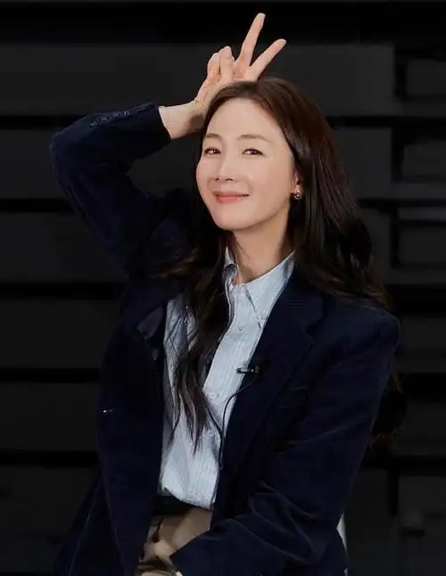 47岁韩剧天后崔智友新照再掀"吸血鬼美貌"传说!