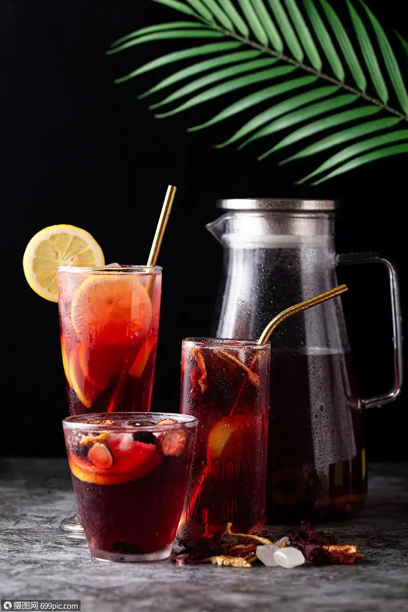 杯子里的酸梅汤暑伏甘草