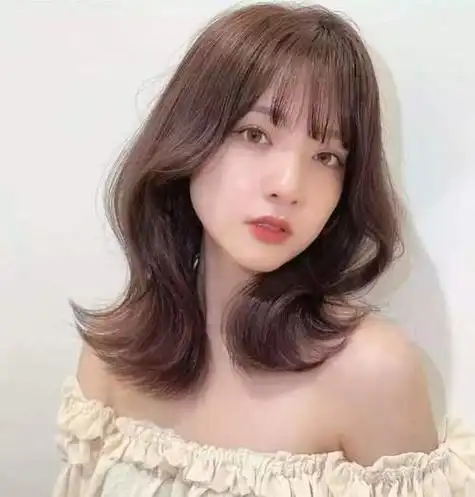 哪些发型看起来更加显年轻又好看的呢?