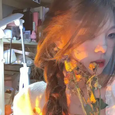 唯美女生抱鲜花头像 高清好看的唯美女生捧花头像图片_女生头像_头像