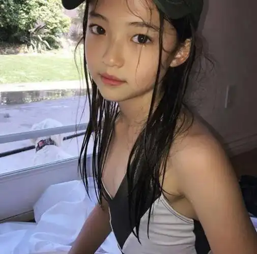 这个韩国10岁小女孩火了身材不输成年人背后的性教育刻不容缓