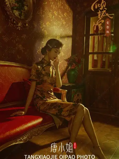 花样年华氛围感极强的港风旗袍写真