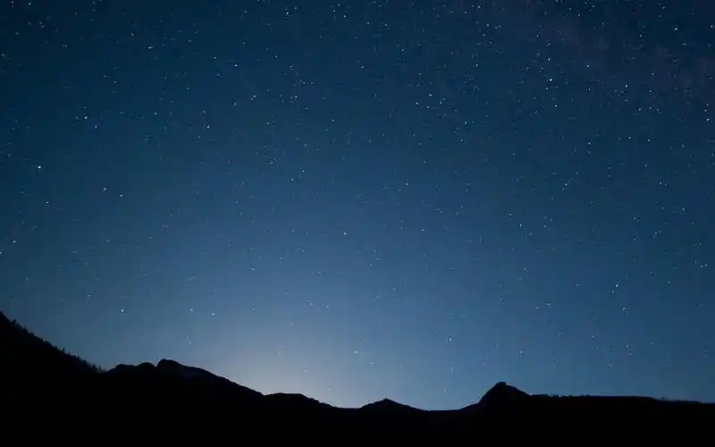 夜晚星空唯美高清图片桌面壁纸