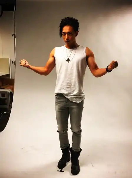 梁烈唯网宣改名意图告别旧年迎新年新名含义提醒自己要友善竞争