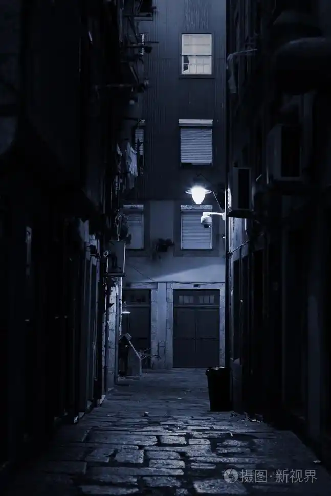 一个古老而阴暗的欧洲小巷