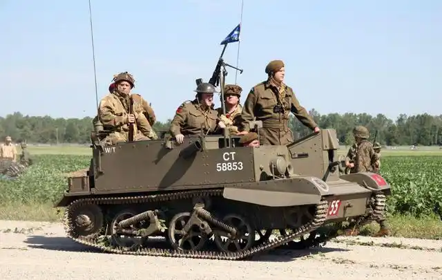 英军在二战时期的决胜利器,被生产了超过11万辆的布伦装甲车