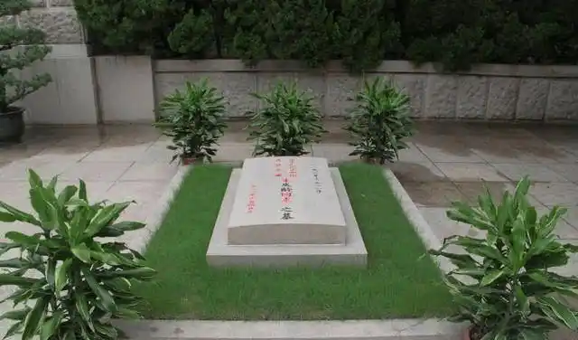 姐妹墓地差异明显,天壤之别_宋霭龄_纪念碑_同志