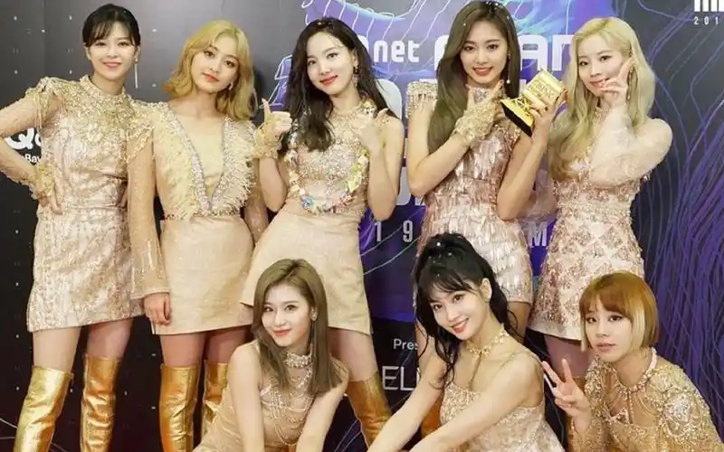 【兔窝中字】mama颁奖典礼 twice cut 日本名古屋巨蛋 191204