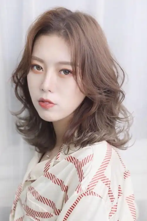 气质中发,展现不一样的柔美