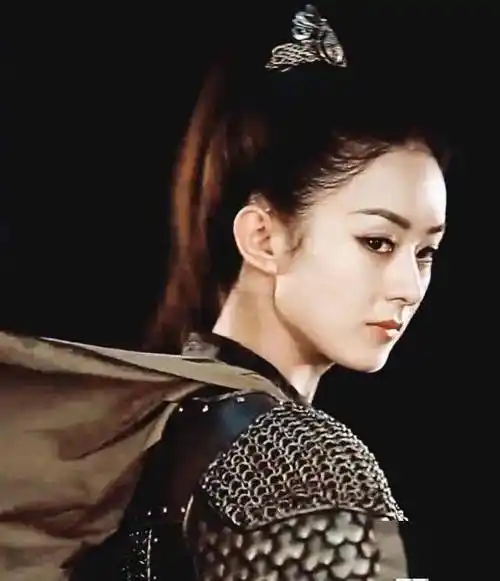 女扮男装哪家强?热巴这发型有点尴尬,鞠婧祎真让人服气啊_造型