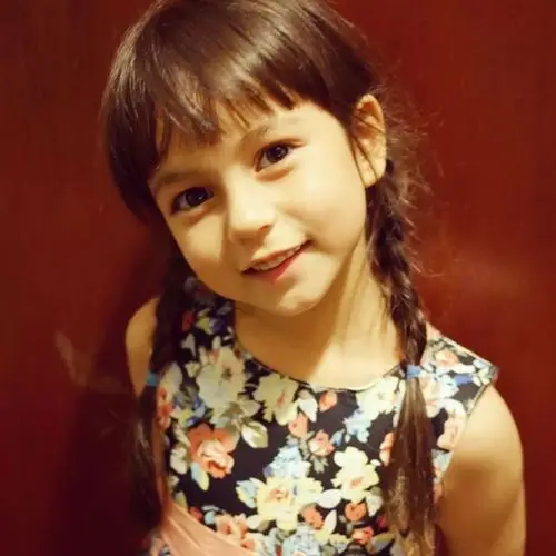 吉拉拉达莫兰混血漂亮宝宝海报胎教画报娃早教宝宝海报