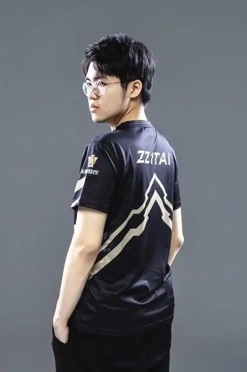 英雄联盟姿态入选全明星将与老we抗衡直播练补刀整懵观众