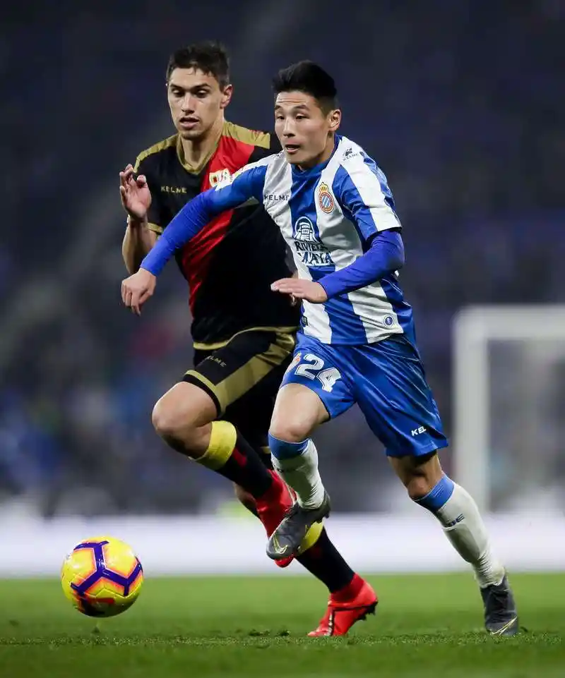 武磊被范志毅"教育",不要靠身体要靠脑子,你是出去跟人抢饭碗