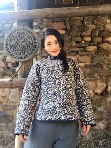 郑清文接受采访时表示:"拿到剧本时,谢晓梅吸引我的是人物波折的命运