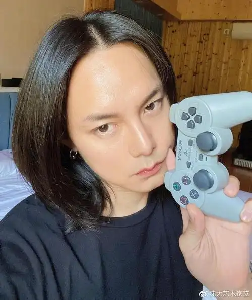 尹正不再正女性化装扮被吐槽太娘本尊不喜欢就取关