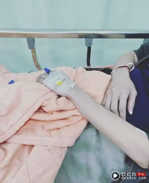 侯佩岑生日出意外呼吸困难急送医病床点滴照曝