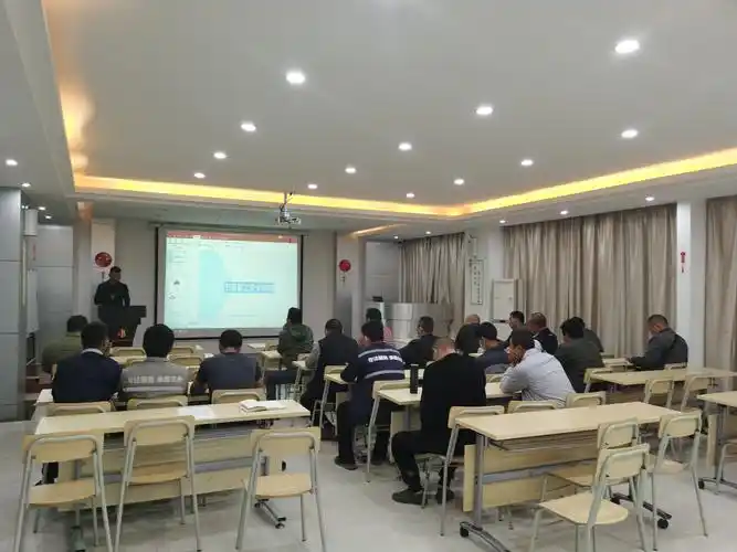 新荣程2021年2月20日晚上18点30分,组织全体人员安全培训,培训主题