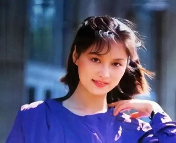 10,方舒方舒是童星出道,6岁时就饰演过著名的"小