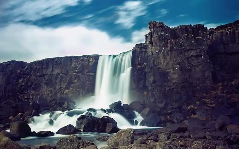 欣赏大自然中的优美瀑布风光美景,风景-回车桌面