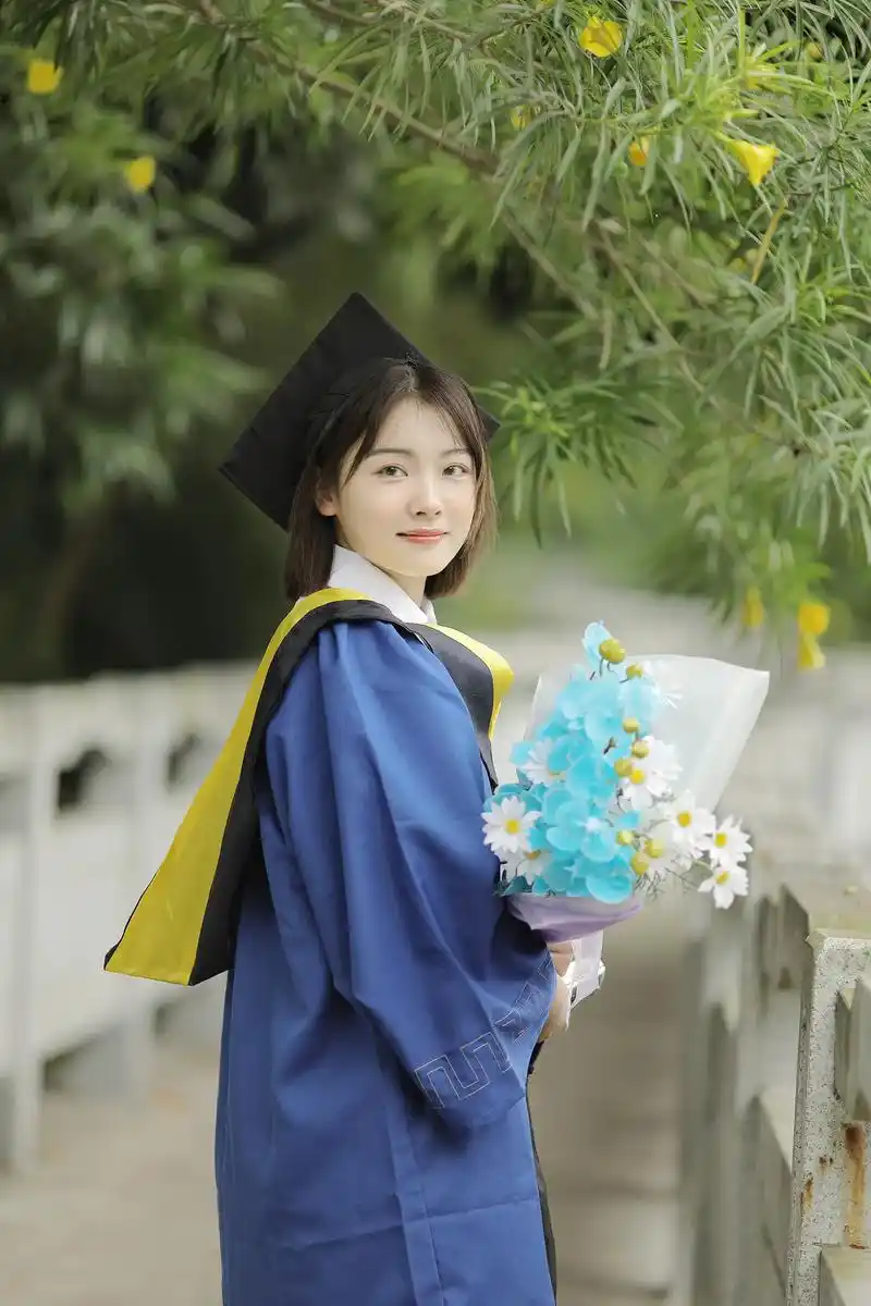 广西大学 #南宁约拍 #毕业照 #硕士毕业 #硕士服写真  - 抖音