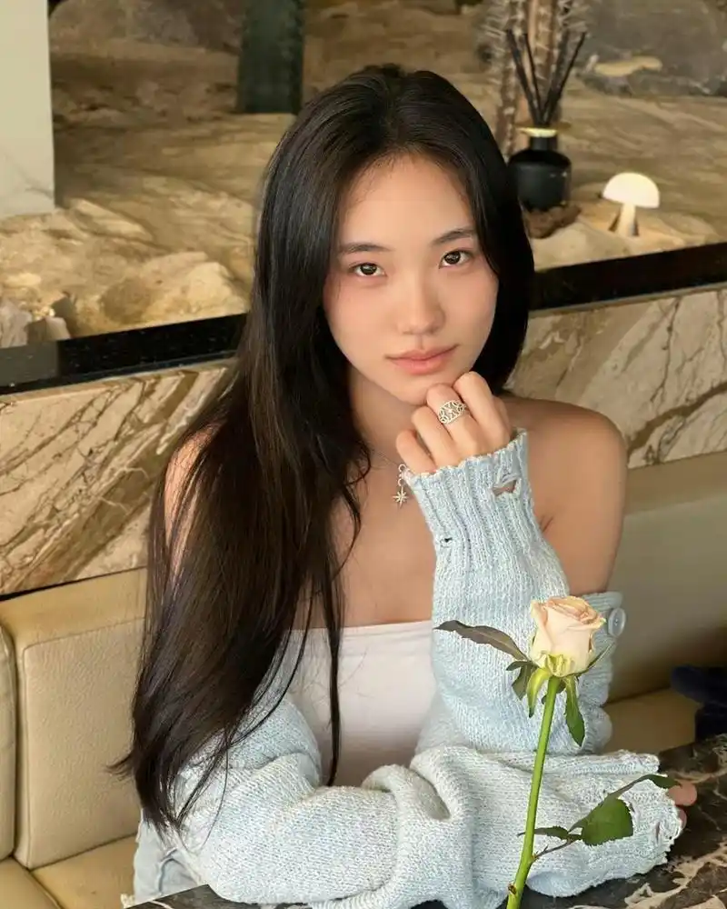 小s二女儿lily韩国度假,怎么感觉14岁这么油腻?