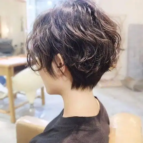 短发烫一烫,俏皮又时尚