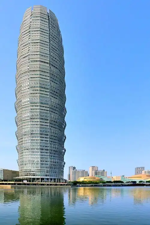 郑州会展中心~玉米楼～全景