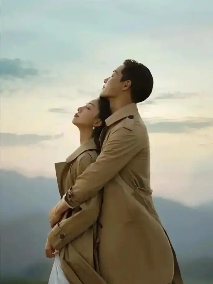 如果有一天,我们擦肩而过,我会停住脚步,凝视你远去的背影,告 - 抖音