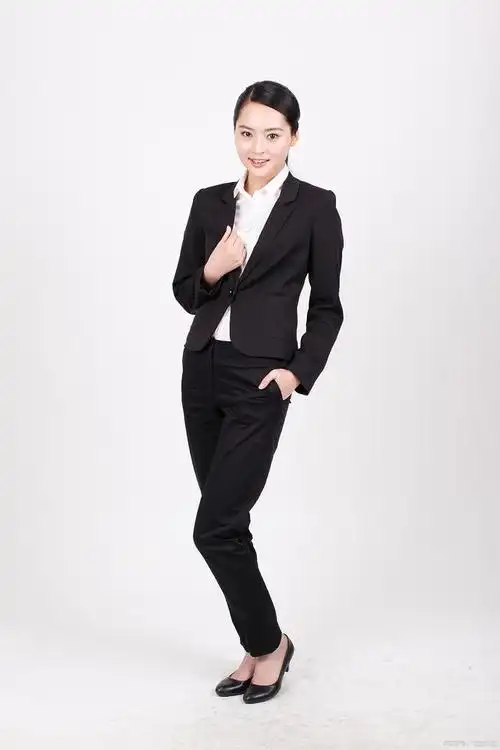 女士商务便装搭配强调整体形象的职业感,注重得体,干练,以下是一些