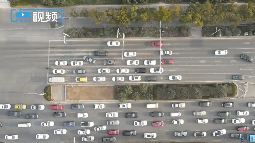 两边都是锯齿的白色实线是什么车道道路标志标识牌