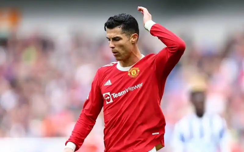 不满引援!c罗缺席曼联首训,英媒:为离队他愿意降薪去切尔西或拜仁