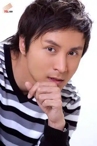 主持人朱桢帅气写真