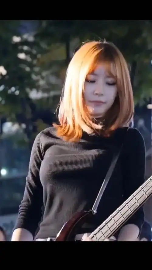 韩国当红贝斯手仁智