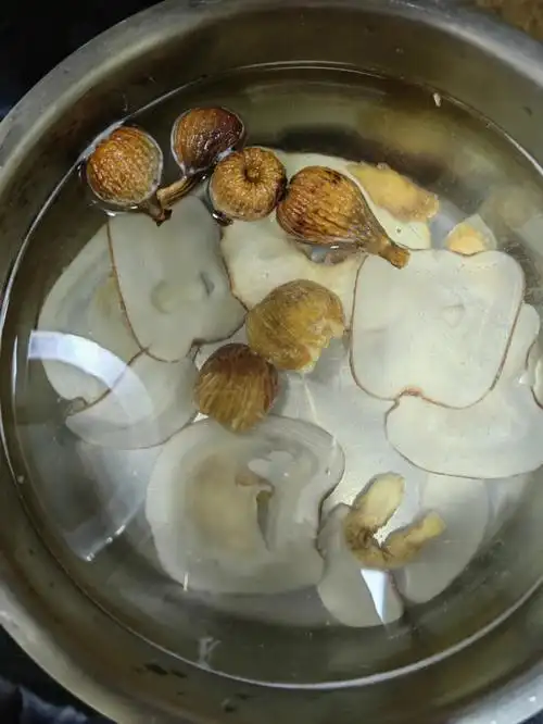 海底椰雪梨糖水