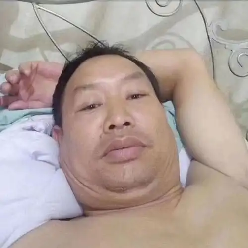 既然用美女帅哥网图的容易是大叔大姐那么真正的美女帅哥一般用什么做