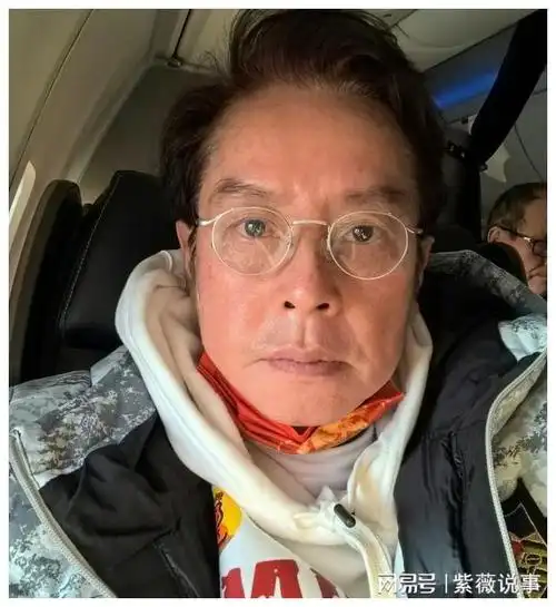 70岁曾志伟温哥华购物照曝光家人一起逛街曝光打扮朴素随意