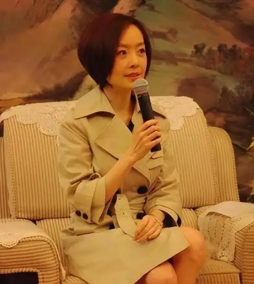 鲁豫走过半生归来仍是一人两段婚姻孩子成了她最大的遗憾