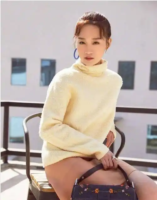 参加《创造101》差1名没成团,穿露腰装扎小辫,秒变帅气少女_李子璇