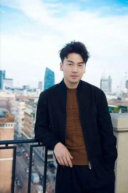 雷佳音个人资料:感谢初恋女友不嫁之恩,那个夜市卖拖鞋的男孩成了!