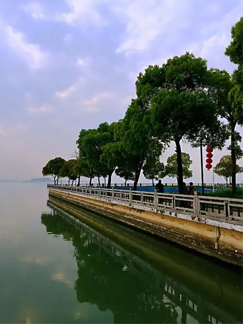 苏州西山风景区(走着瞧手机拍摄照片48张配曲(太湖美)2018年4月(一)