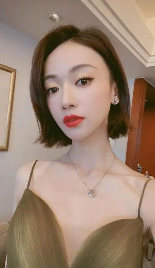 半个娱乐圈的女明星都在剪"齐肩短发",优雅有气质,特考验颜值