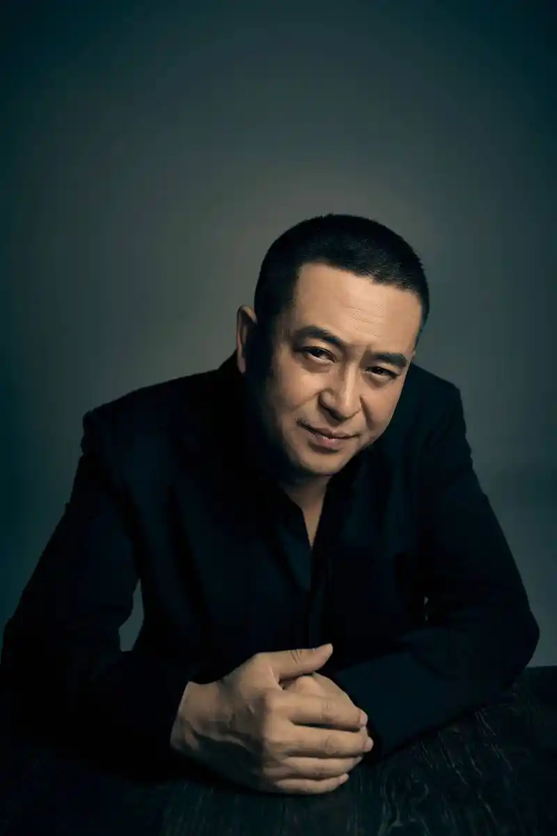 张嘉译全新大片气场全开新片口碑与收视齐飞