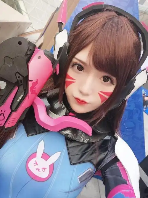 腐团儿双版本cos守望先锋角色,机甲版更还原,网友却偏爱旗袍版