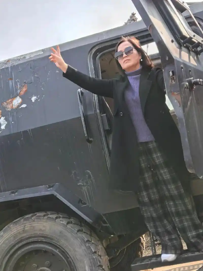 两个黑社会的大姐大 - 抖音