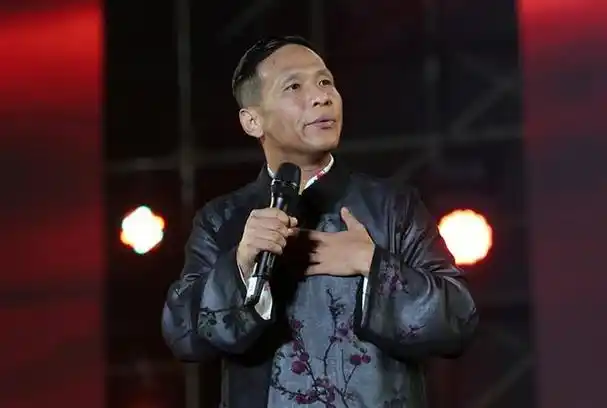 宋小宝演东北二人转完整版(二人转演员出身被赵本山看中)(8)