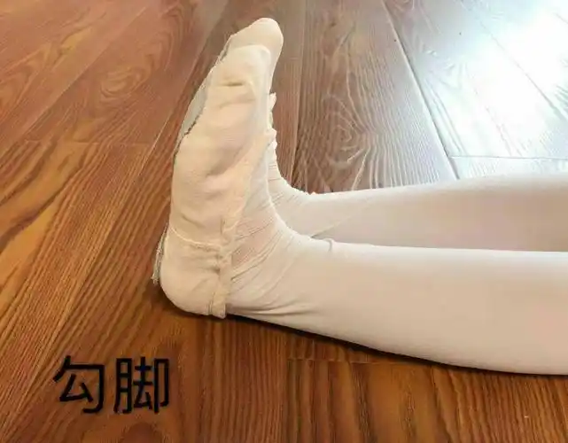 其它 白溪红舞鞋开学前暑假作业 写美篇温馨提示: 1,勾脚小脚尖去找