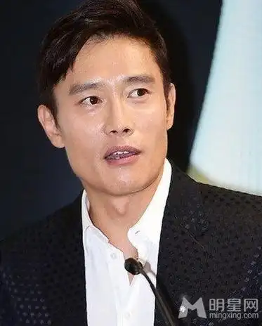 结婚才一年,李秉宪就克制不住自己,发生了丑闻事件,无数网友为李珉廷