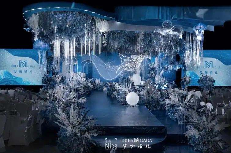 鱼是海水睡着时做的梦,整场婚礼打造出海底世界.