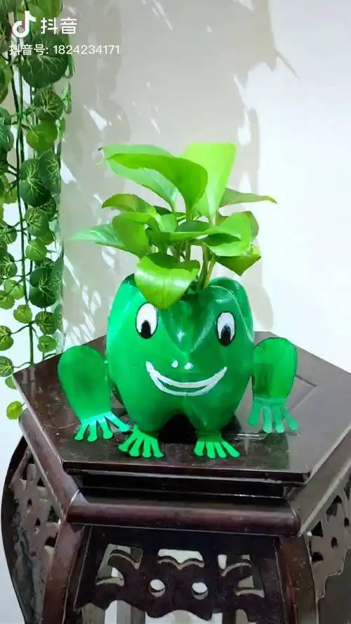 雪碧瓶子制作可爱的小青蛙花盆太可爱了简单易学家有孩子的赶紧收藏吧